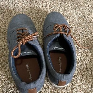 Boys American Eagle shoes
